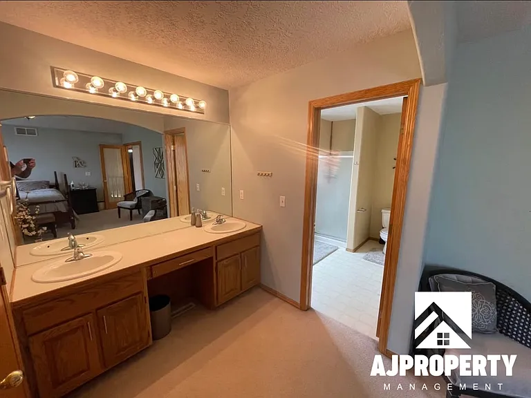 3105 S Dawley Cir — Photo 27