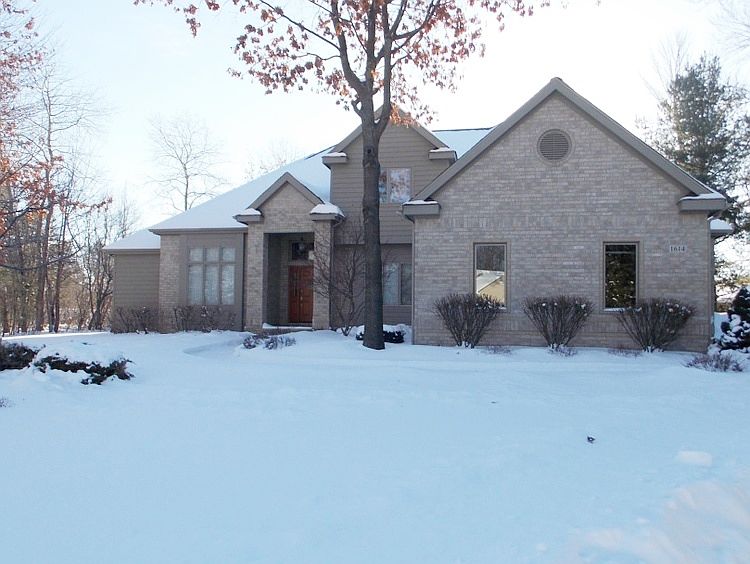 1st image of 1614 Foxwood Ct