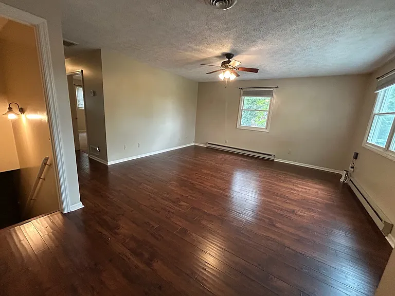 729 James St — Photo 3