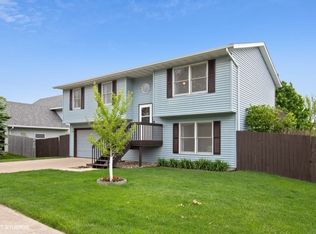 30 Prairie Ridge Ct, North Liberty, IA 52317