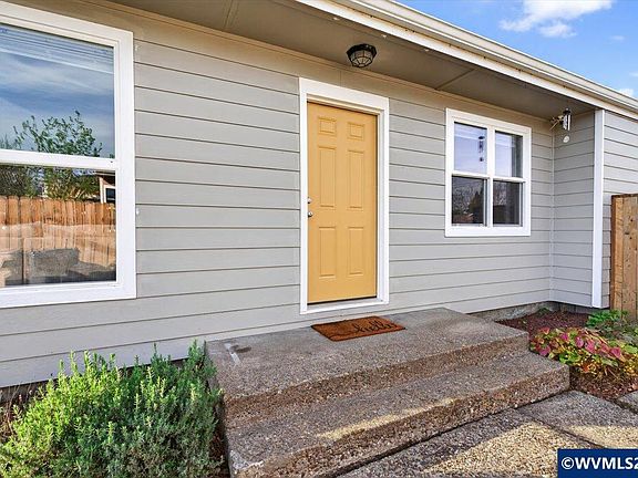 3rd image of 1530 Maple St SW