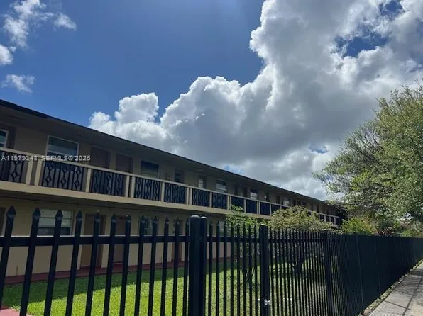 3901 SW 78th Ct APT 219, Miami, FL 33155