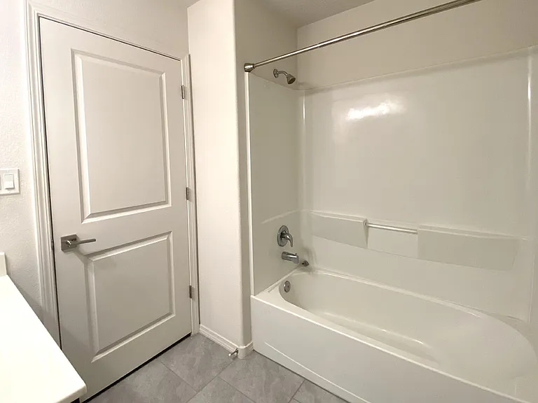 5845 Union Dr NE — Photo 25