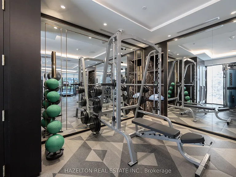 455 Wellington St W #301 — Photo 35