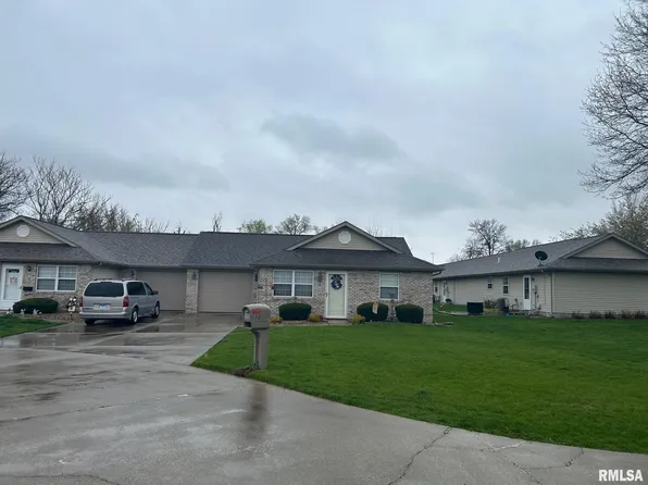 1315 W Park Ave APT 10, Taylorville, IL 62568