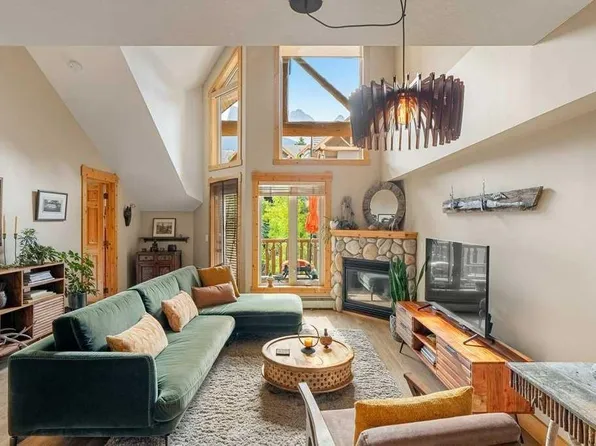 175 S Crossbow Pl #317, Canmore, AB T1W 3H7