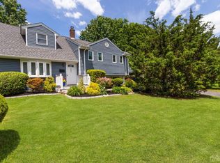 360 Maplewood Ave, Colonia, NJ 07067