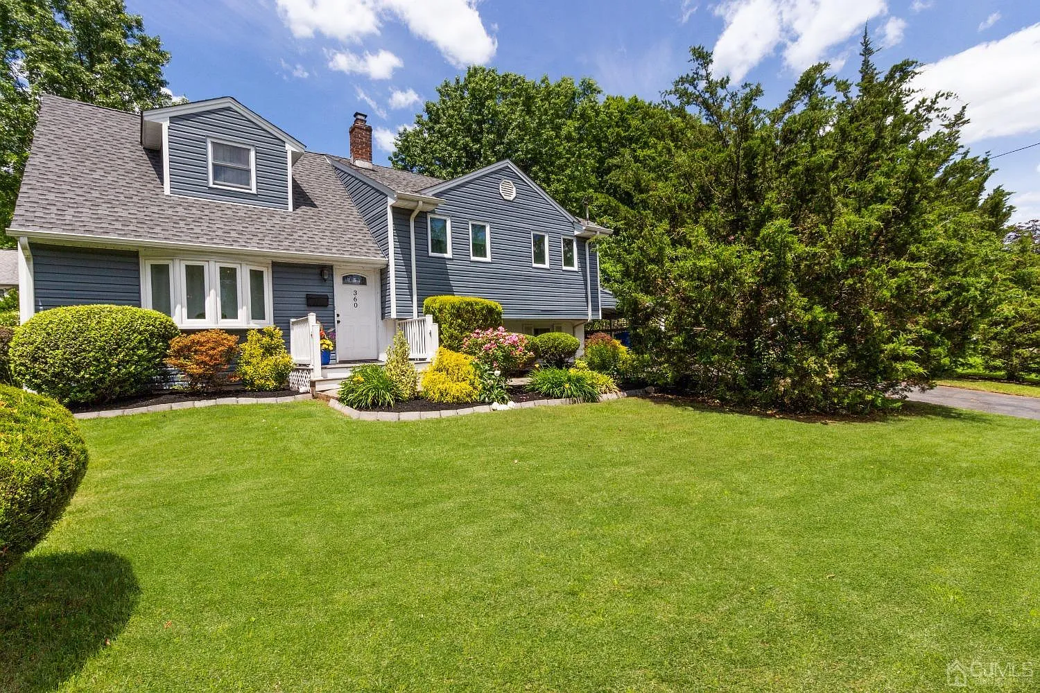 360 Maplewood Ave photo 1