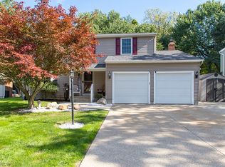 570 Falling Oaks Dr, Medina, OH 44256
