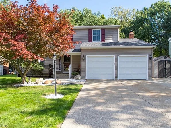 570 Falling Oaks Dr, Medina, OH 44256