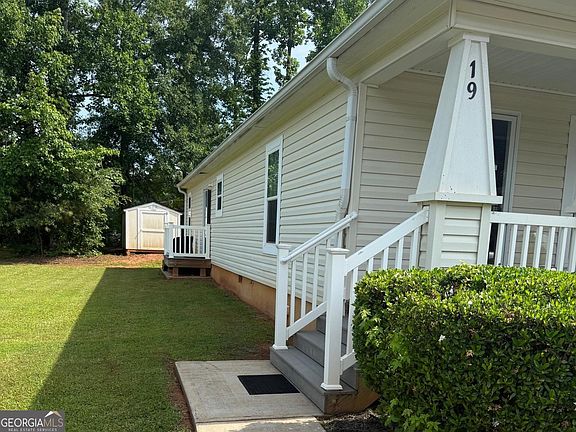 3rd image of 19 Redwood Cir