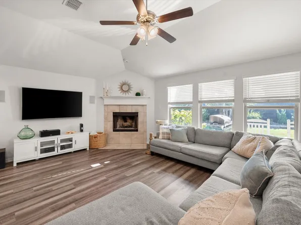 2561 Hadley St, Weatherford, TX 76087
