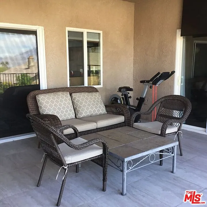 4 bed, 3.0 bath, 2400 sqft, $5,500 — Photo 4