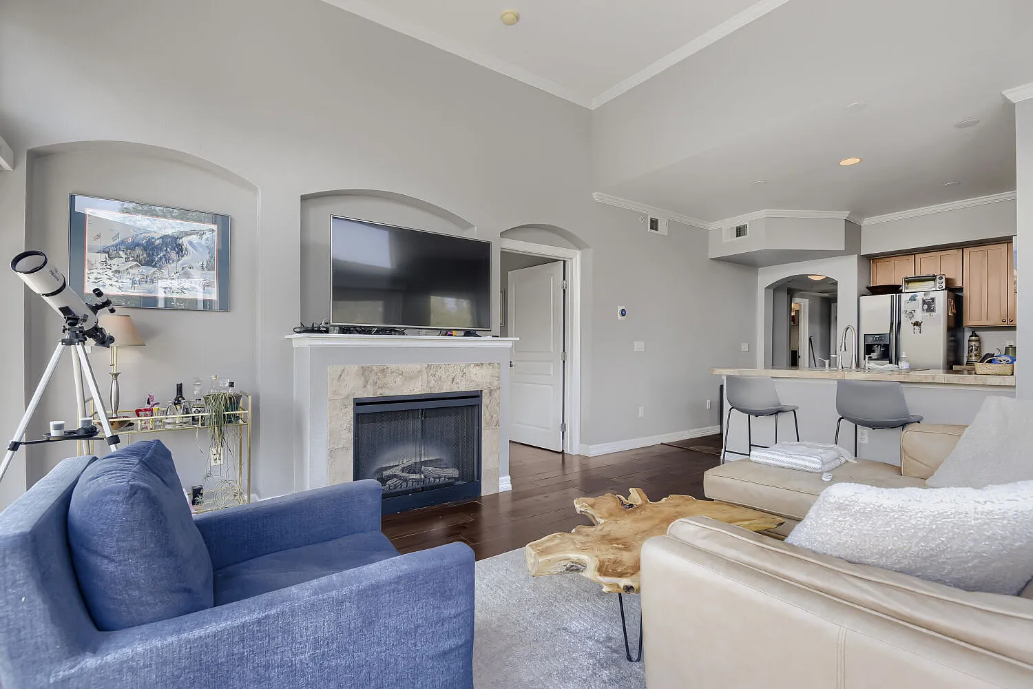 2 bed, 1016 sqft, $3,200 — Photo 3