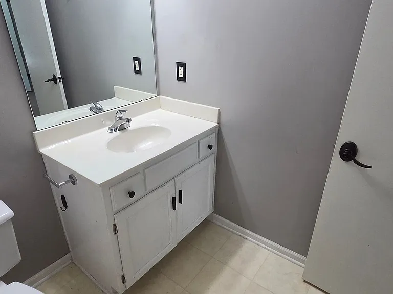 715 SW Graystone Dr — Photo 16