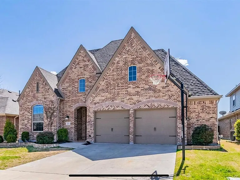 2312 Independence Dr — Photo 2