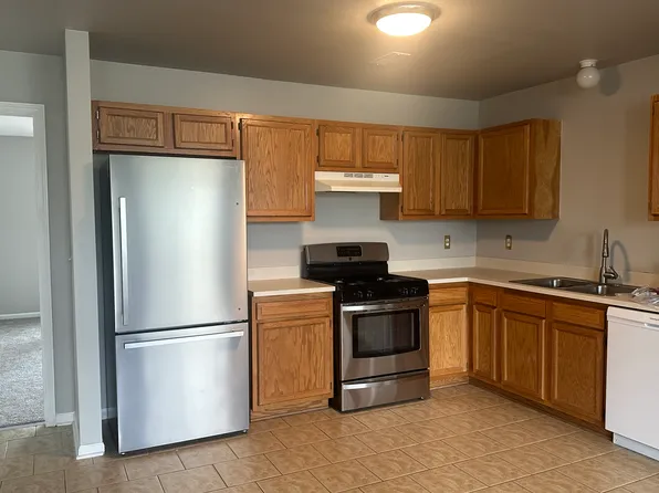 1426 Crimson Way #1, Walled Lake, MI 48390