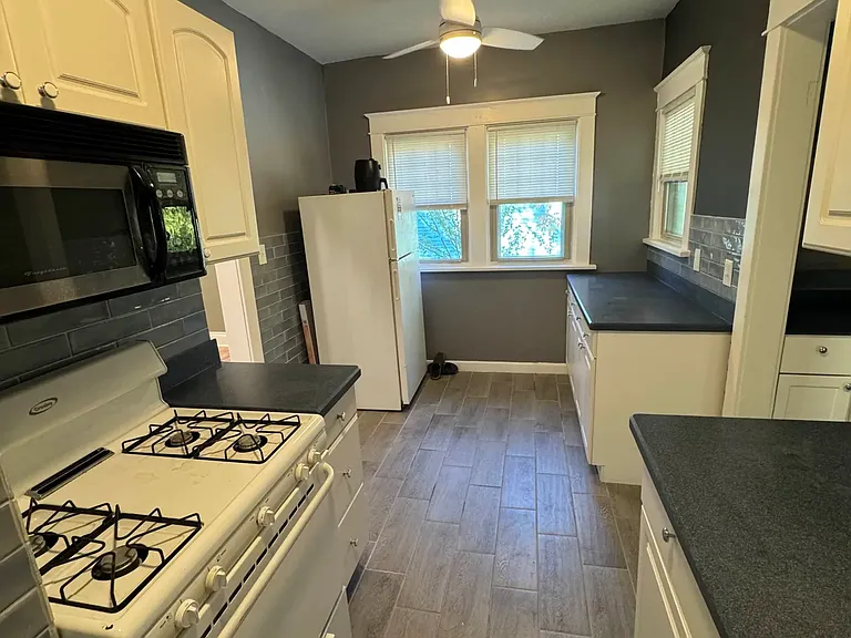 17914 Larchwood Ave — Photo 6