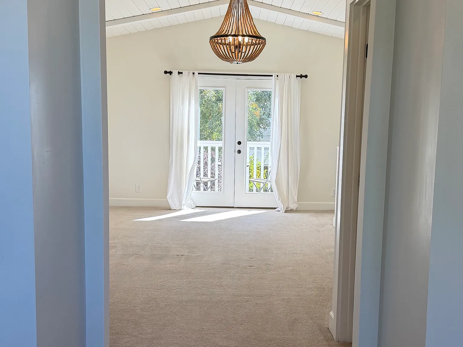 1 bed, 1200 sqft, $2,400 — Photo 1