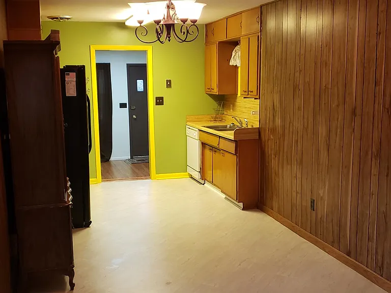 2305 NE 10th Ter — Photo 5
