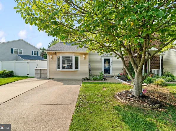 106 Winfield Ct, Fairless Hills, PA 19030