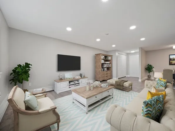 215 Winter St APT 5G, Weymouth, MA 02188