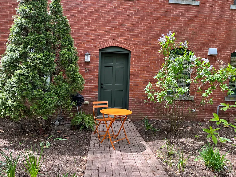 24 Strong Ave — Photo 28