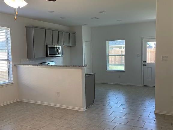 4th image of 31351 Horseshoe Ln