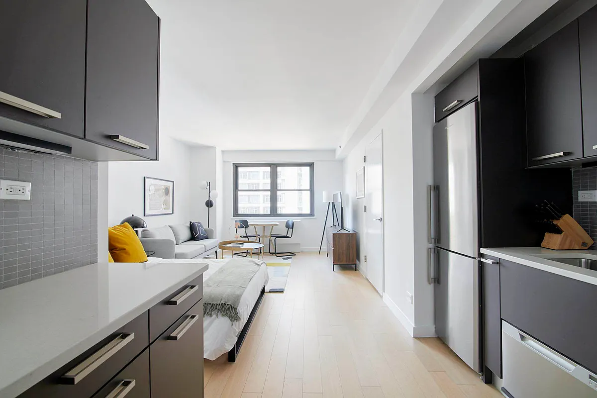 Building Photo - 222 E 39th St #10C