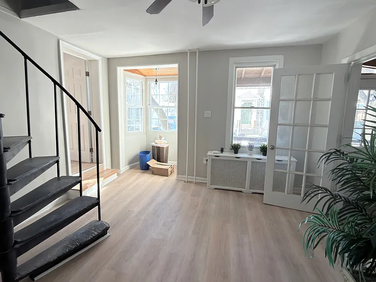 388 Conarroe St — Photo 3