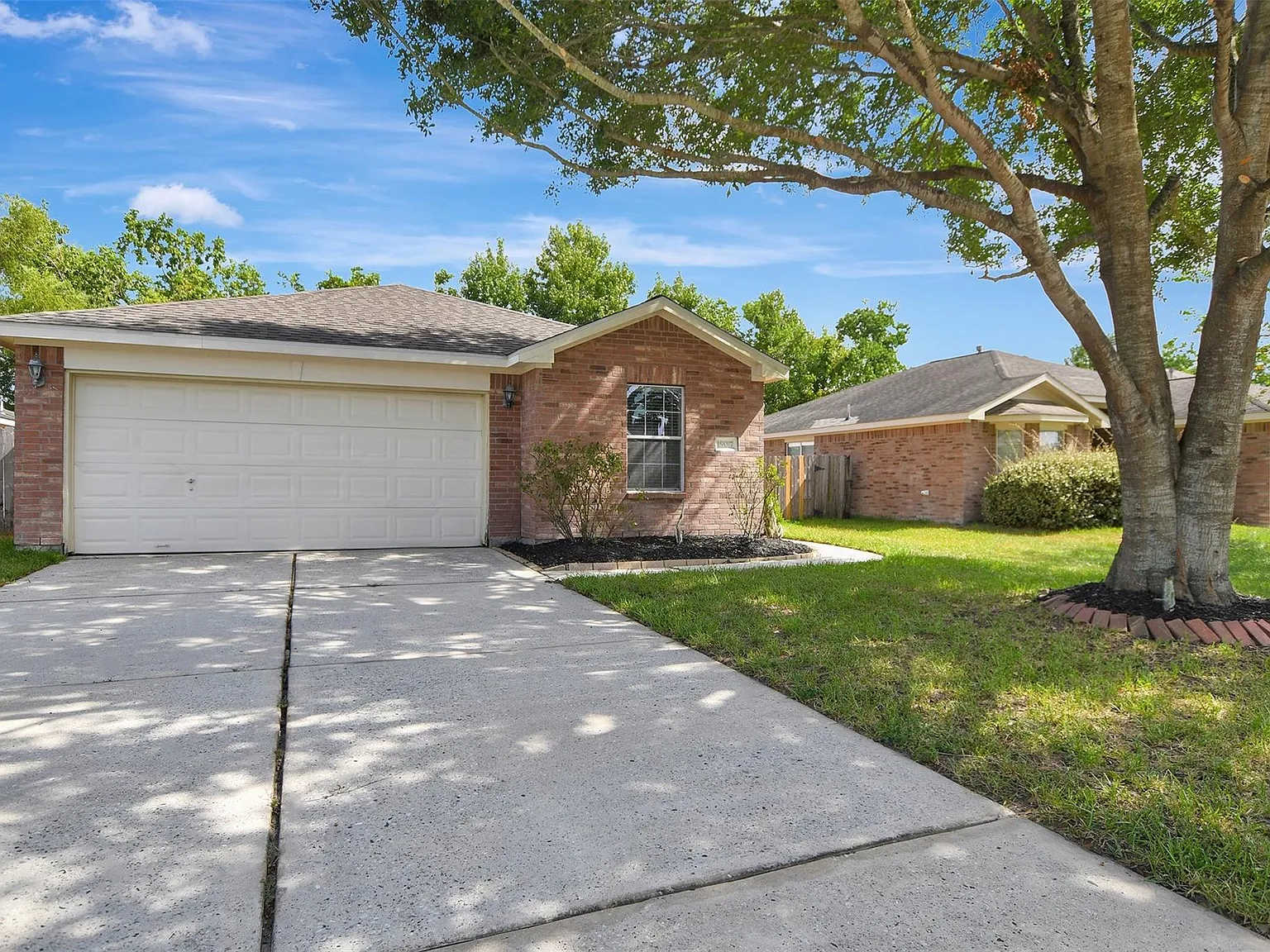 3 bed, 2.0 bath, 1561 sqft, $1,825 — Photo 2