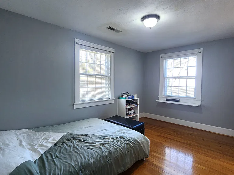 300 Russell St — Photo 12