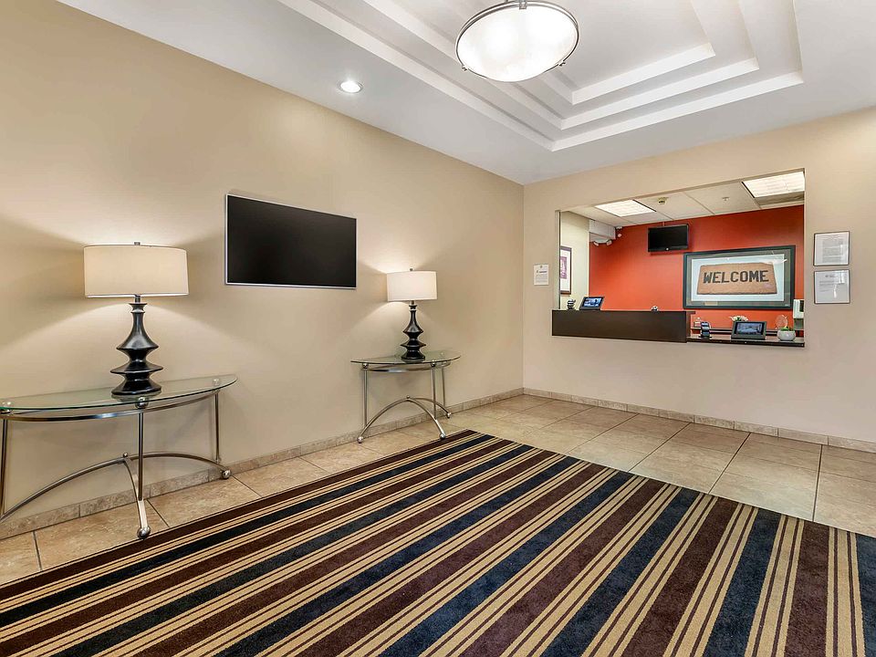 Lobby and Guest Check-in