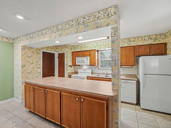 5th image of 1200 Palmdale Cir NE