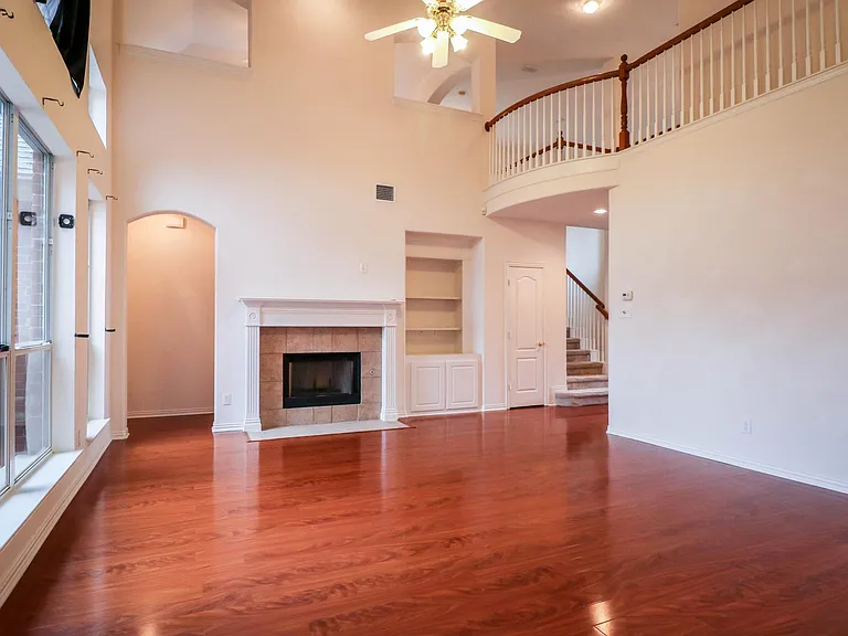 1183 Heathrow Dr — Photo 6