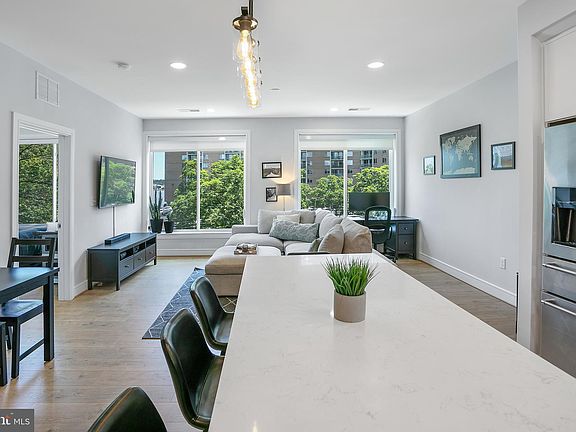 5th image of 635 Slaters Ln #105