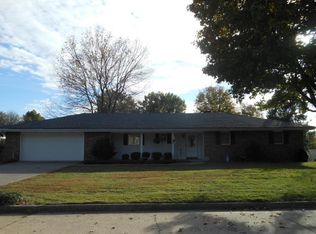 1900 Windriver Dr, Jefferson City, MO 65101