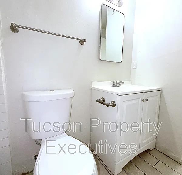 319 E Blacklidge Dr #3 — Photo 7