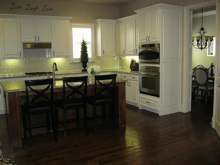 906 Greystone Dr — Photo 13