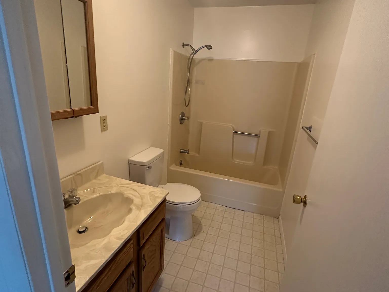 2 bed, $1,025 — Photo 2