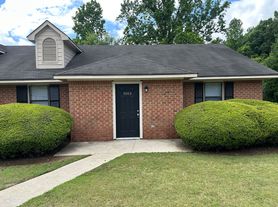 1041/1043 Cantrell Ln, 1043 Cantrell Ln
