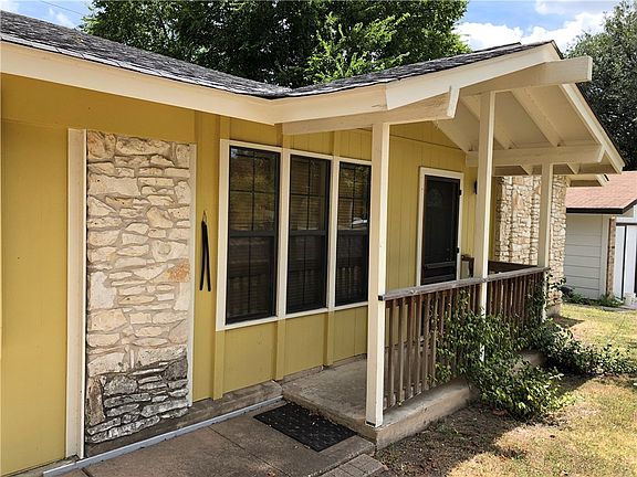 3rd image of 208 E Starling Dr