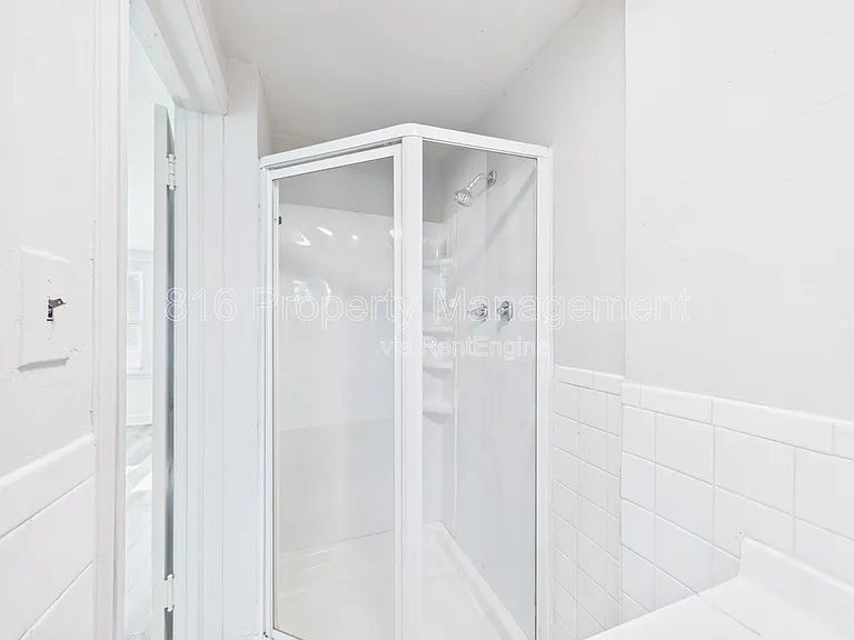 5100 Brooklyn Ave — Photo 22