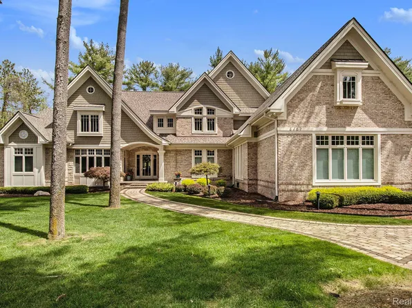 5457 River Ridge Dr, Brighton, MI 48116