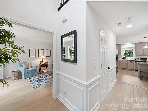 4th image of 3919 Cherrybrook Dr
