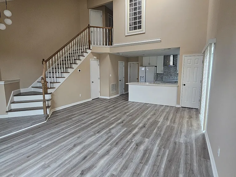 1228 Warwick Dr — Photo 18