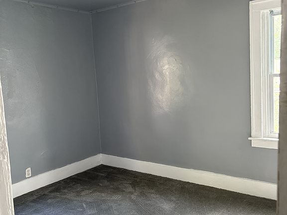 3rd image of 13522 Glastonbury Ave