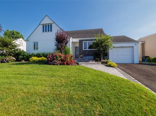 15 Cail Dr, East Rockaway, NY 11518