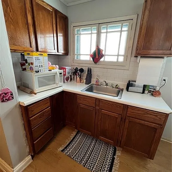 590 Richmond Ave — Photo 8