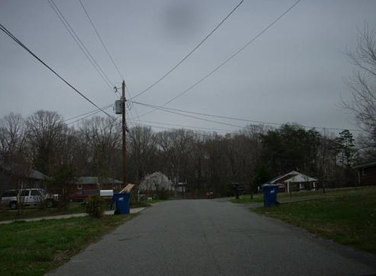 2nd image of 377 Curtis St